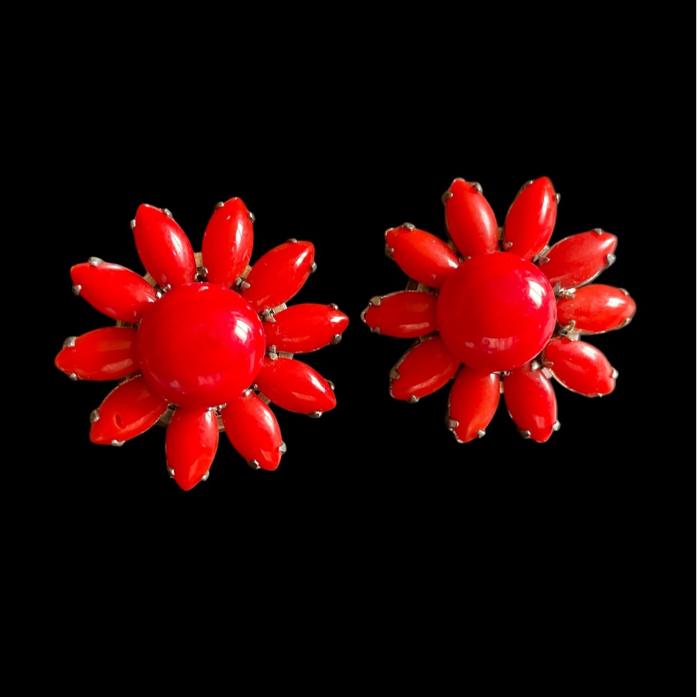 Vgt enamel Red Flower screw on retro 1960’s Earrings